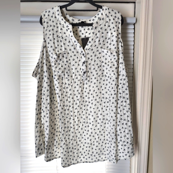 NWT Torrid V Neck Cold Shoulder Sleeve Women's Top Size 4X - Picture 1 of 12
